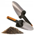 ŁOPATKA SZEROKA PREMIUM PLANTERS FISKARS 137200 5115